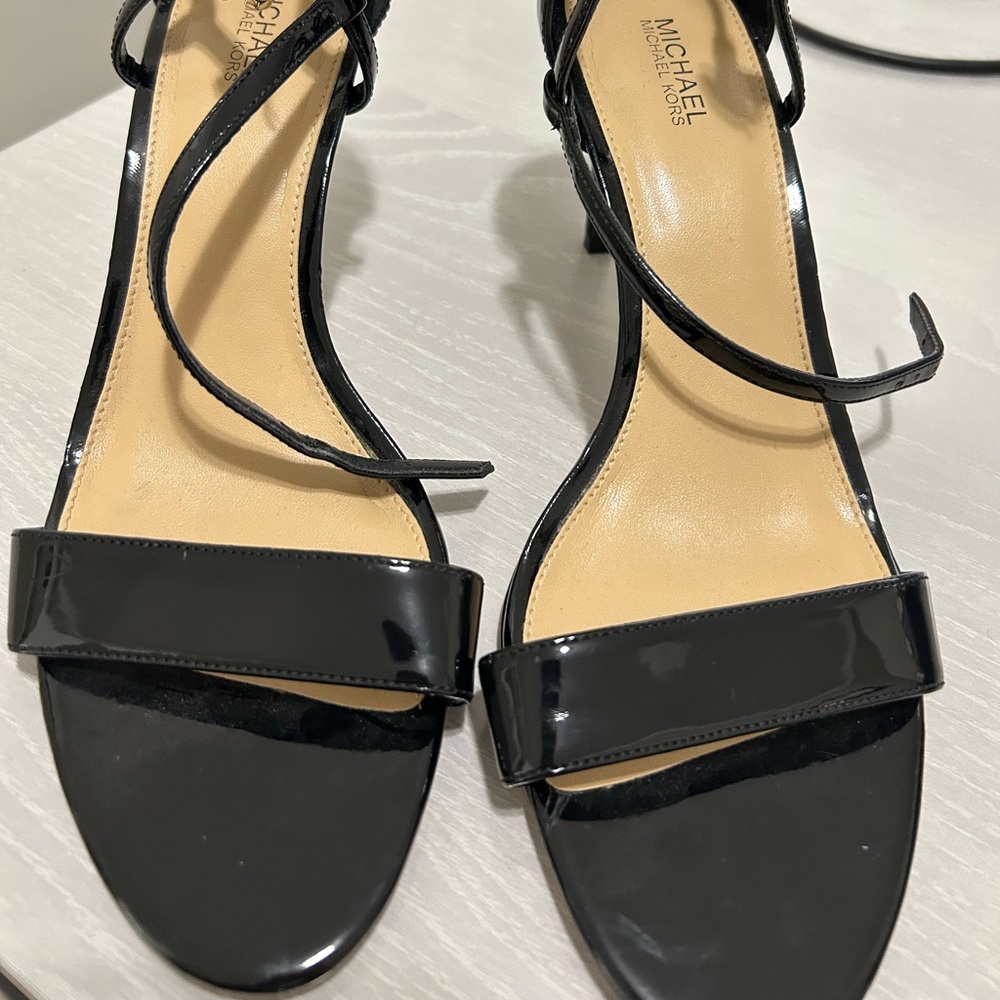 Michael Kors heel. Only worn once to a wedding size 9.